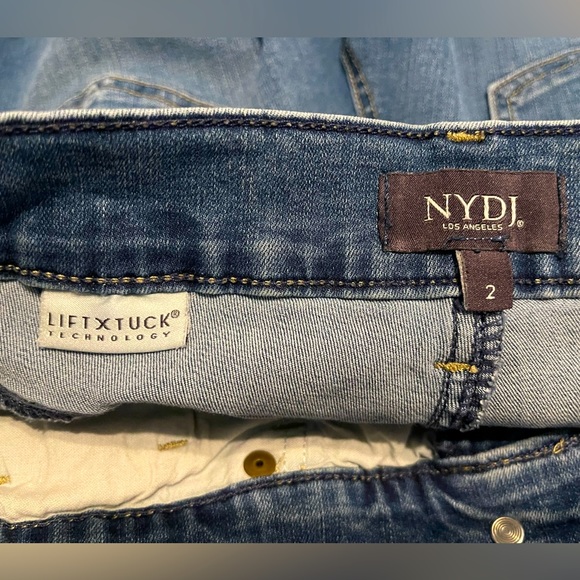 “NYDJ” LADIES BLUE DENIM BUTTON & ZIP-UP SHORTS W/POCKETS, (LIFT & TUCK), SIZE 2 - Picture 5 of 5